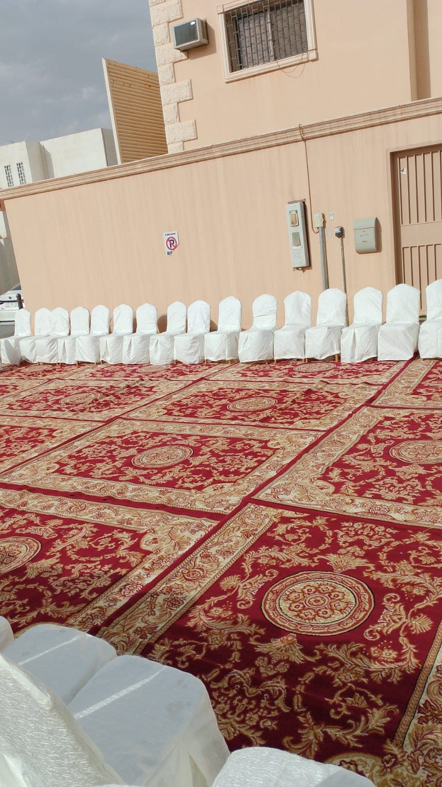 قهوجي وصباب عزاء ضيافة راقية تليق بمجالس العزاء في الرياض